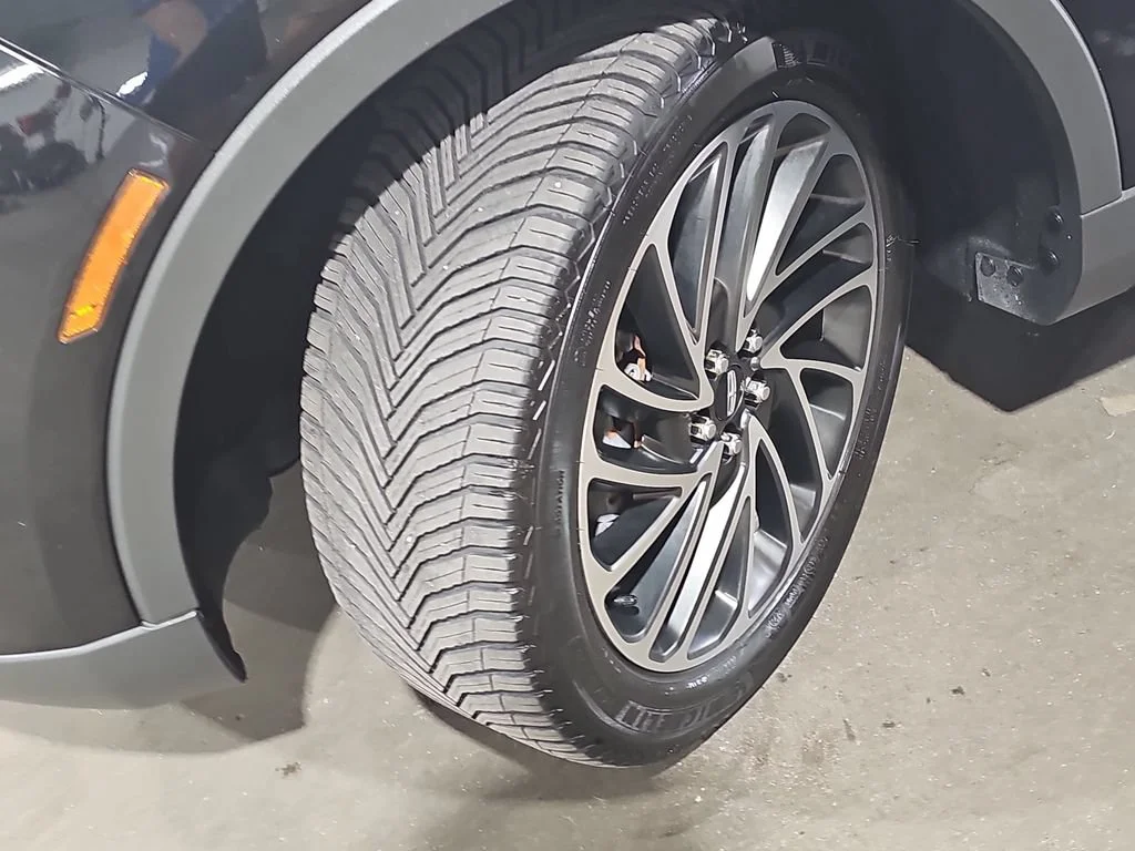 Certified Used 2019 Black Lincoln Reserve image 39