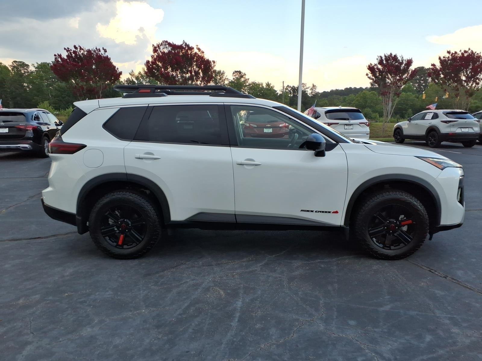 Used 2025 Everest White Pearl Nissan Rock Creek image 10