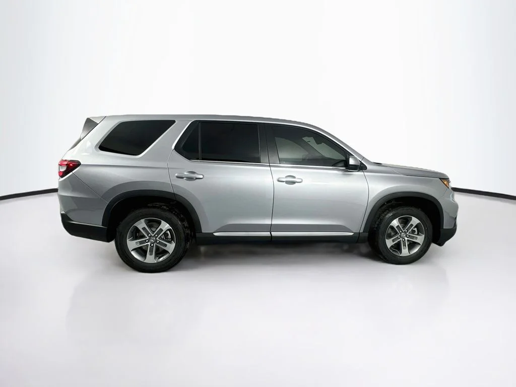 Certified Used 2025 Lunar Silver Metallic Honda EX-L image 9