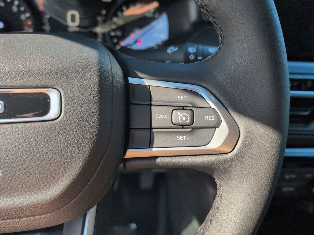 New 2026 Bright White Clearcoat Jeep Latitude image 15