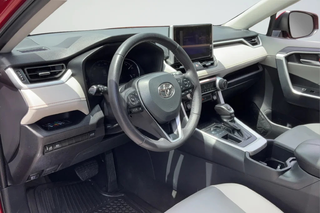 2025 Toyota RAV4 XLE Premium - Photo 24