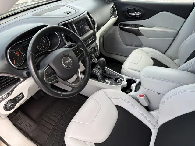 Used 2021 Beige Jeep Latitude Plus image 17