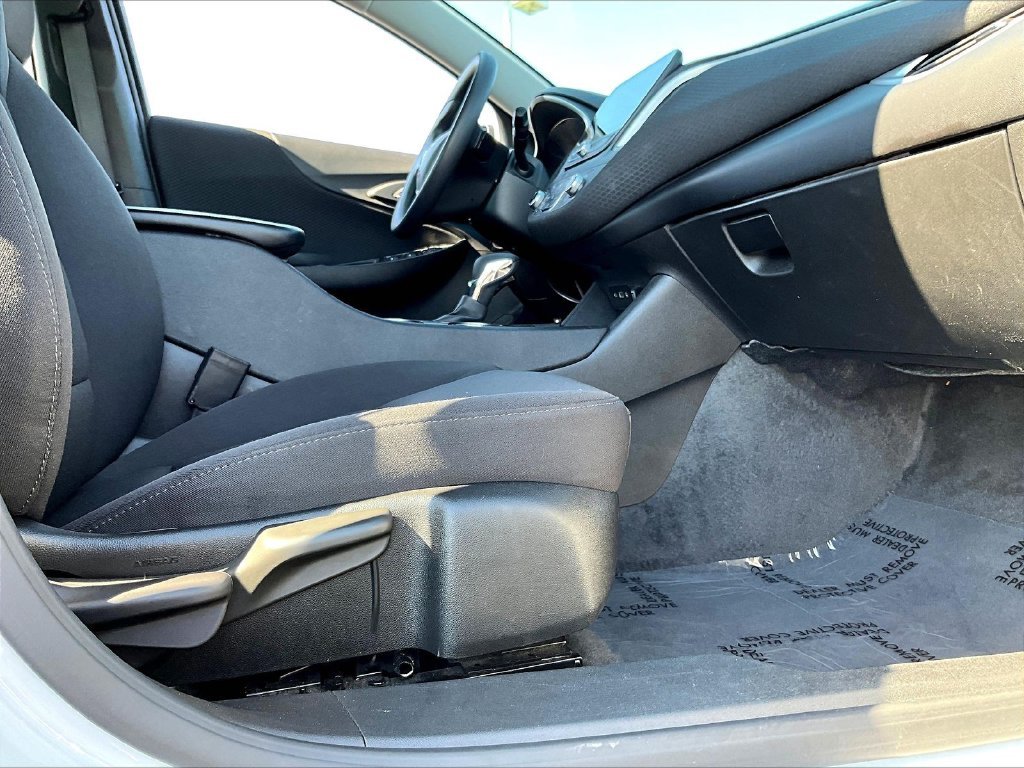 Used 2024 White Chevrolet LT image 34