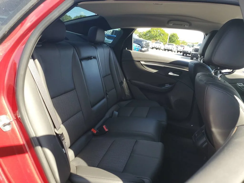 Used 2019 CAJUN RED TINTCOAT Chevrolet LT image 32