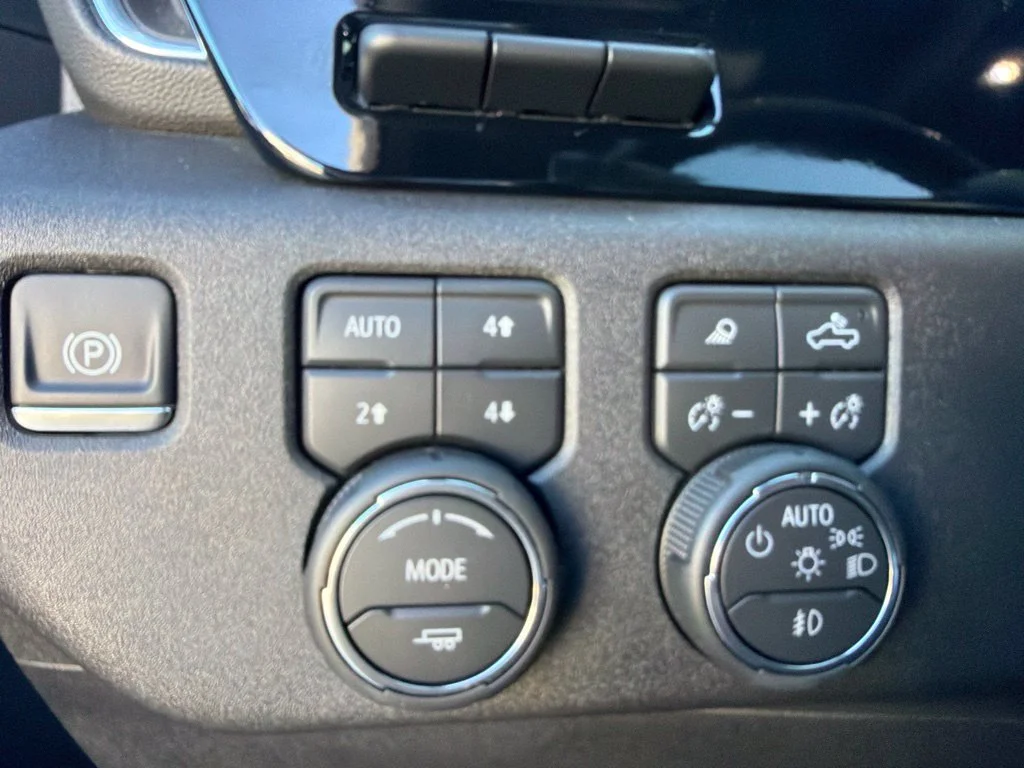 Used 2026 Black Chevrolet High Country image 23