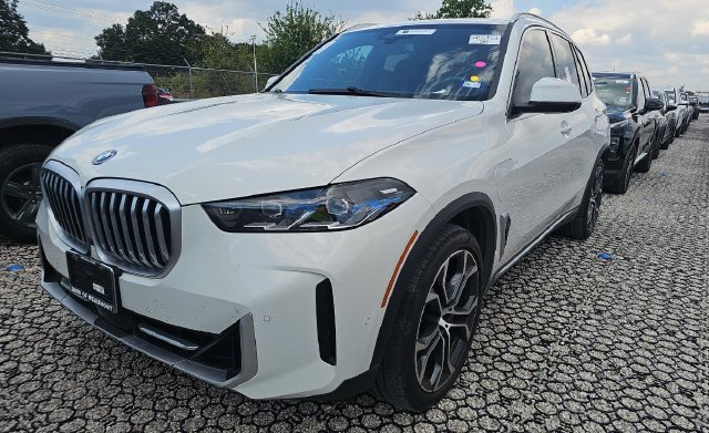 Used 2024 Alpine White BMW xDrive50e image 2