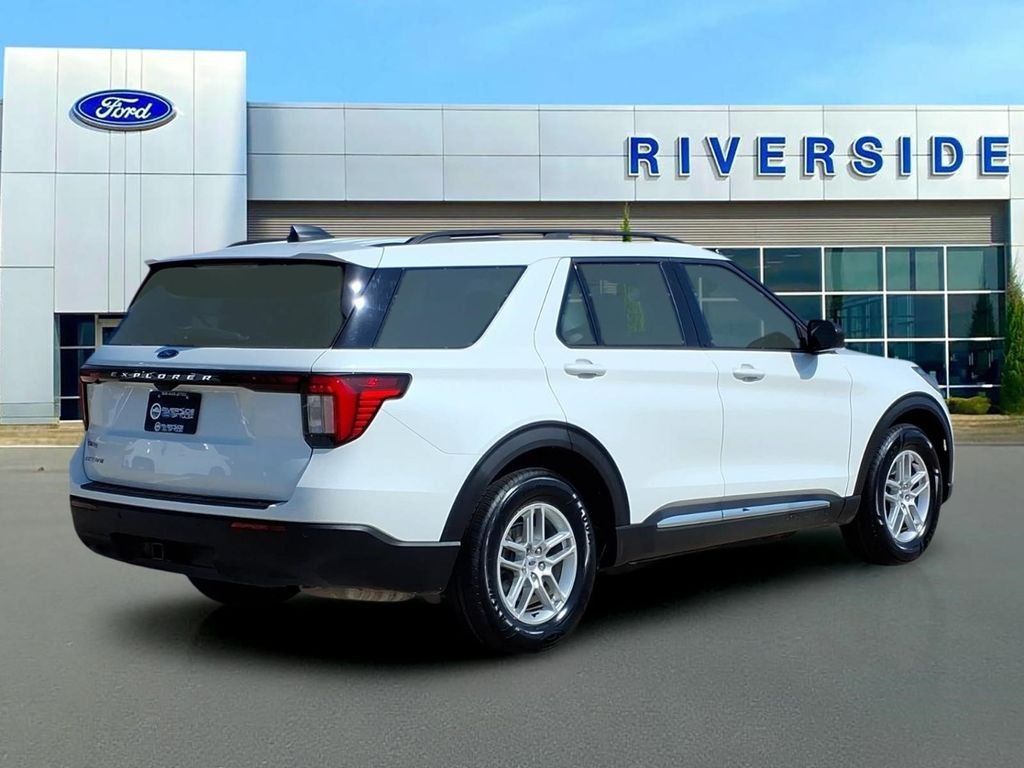 Used 2025 White Metallic Ford Active image 7