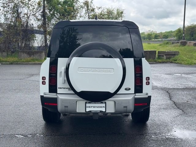 Used 2023 Fuji White Land Rover SE image 4