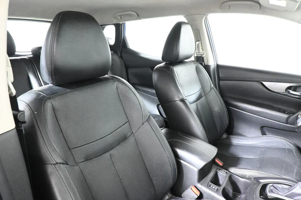 Used 2017 Blue Nissan SL image 31