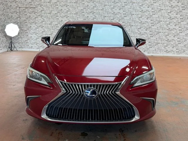 Used 2019 Red Lexus 300h image 2