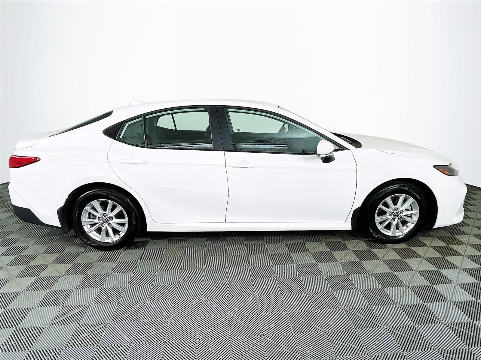 Used 2025 Ice Cap Toyota LE image 10