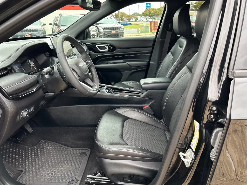 Used 2024 Black Jeep Latitude image 10