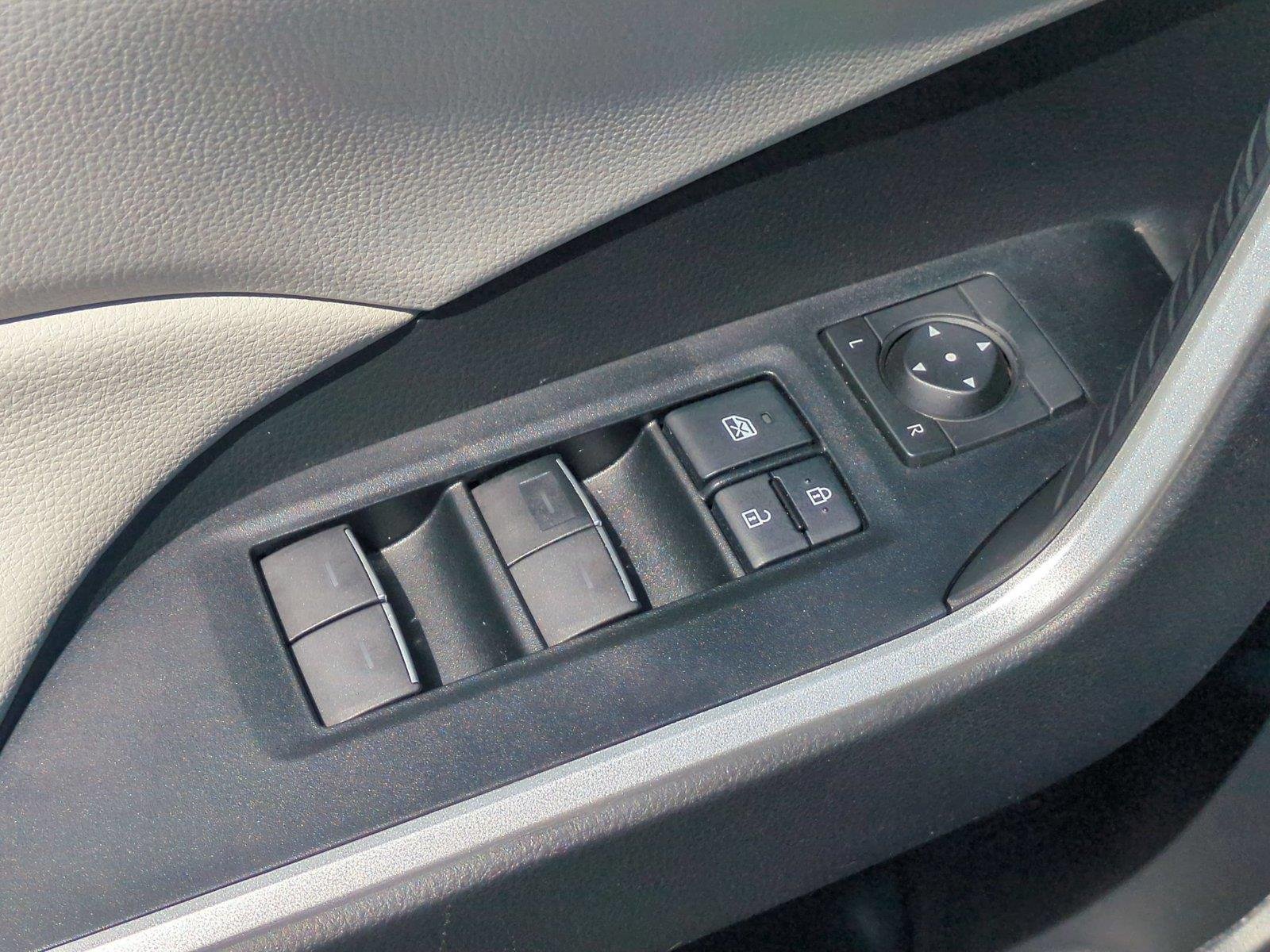 Used 2022 White TOYOTA  image 16