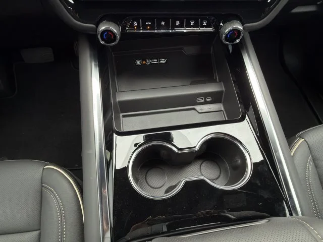 2026 Chevrolet Suburban Premier - Photo 16