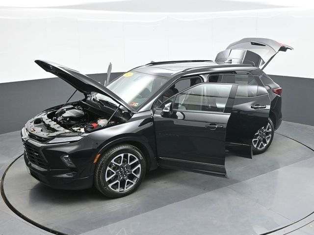 Used 2025 Black Chevrolet RS image 28