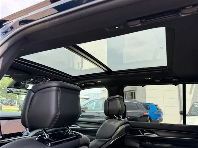 New 2026 Fathom Blue Pearl-Coat Exterior Paint (Late Availability) Jeep Summit Obsidian image 12