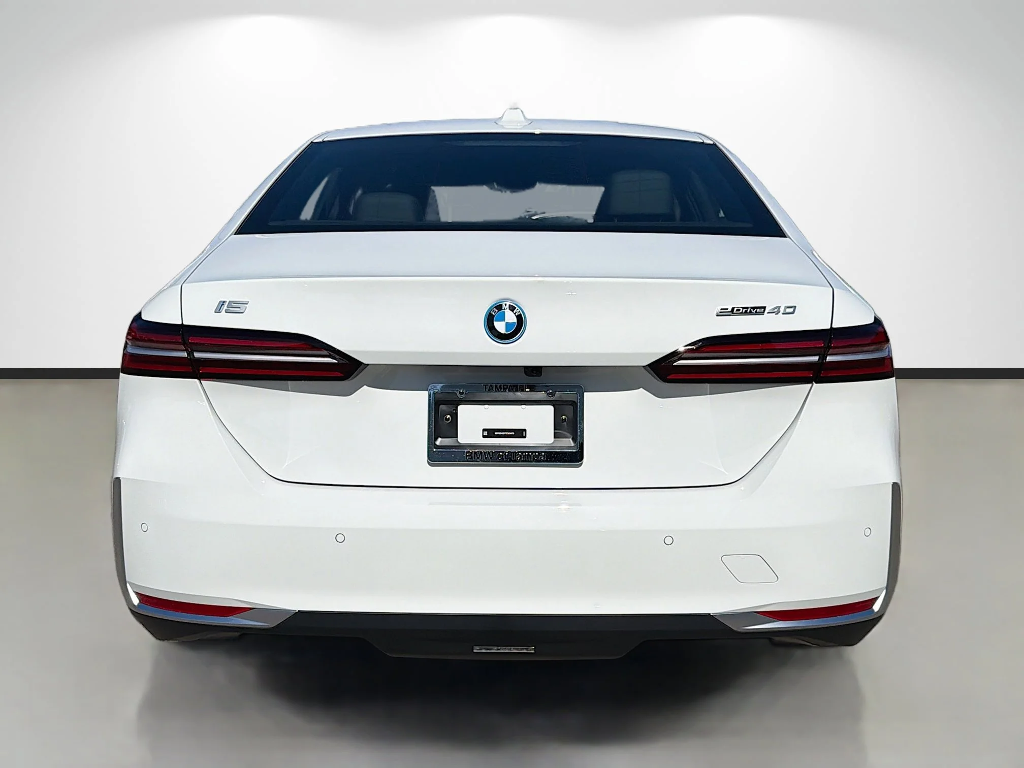 New 2026 Alpine White BMW eDrive40 image 4