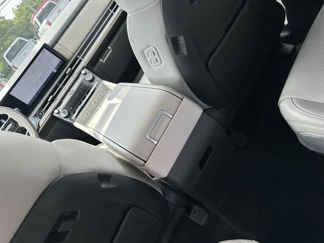Used 2024 Black Hyundai Calligraphy image 25