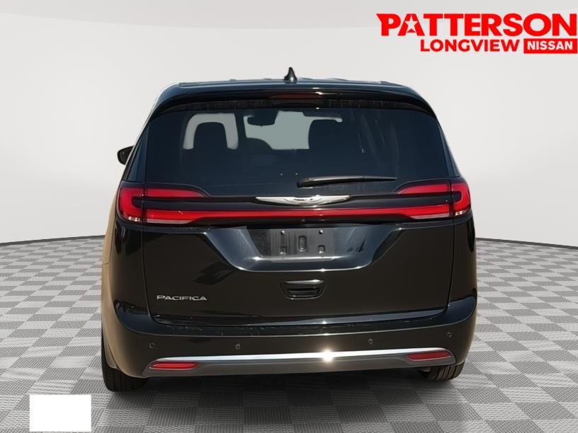 Used 2024 Diamond Black Crystal Pearlcoat Chrysler Touring L image 3