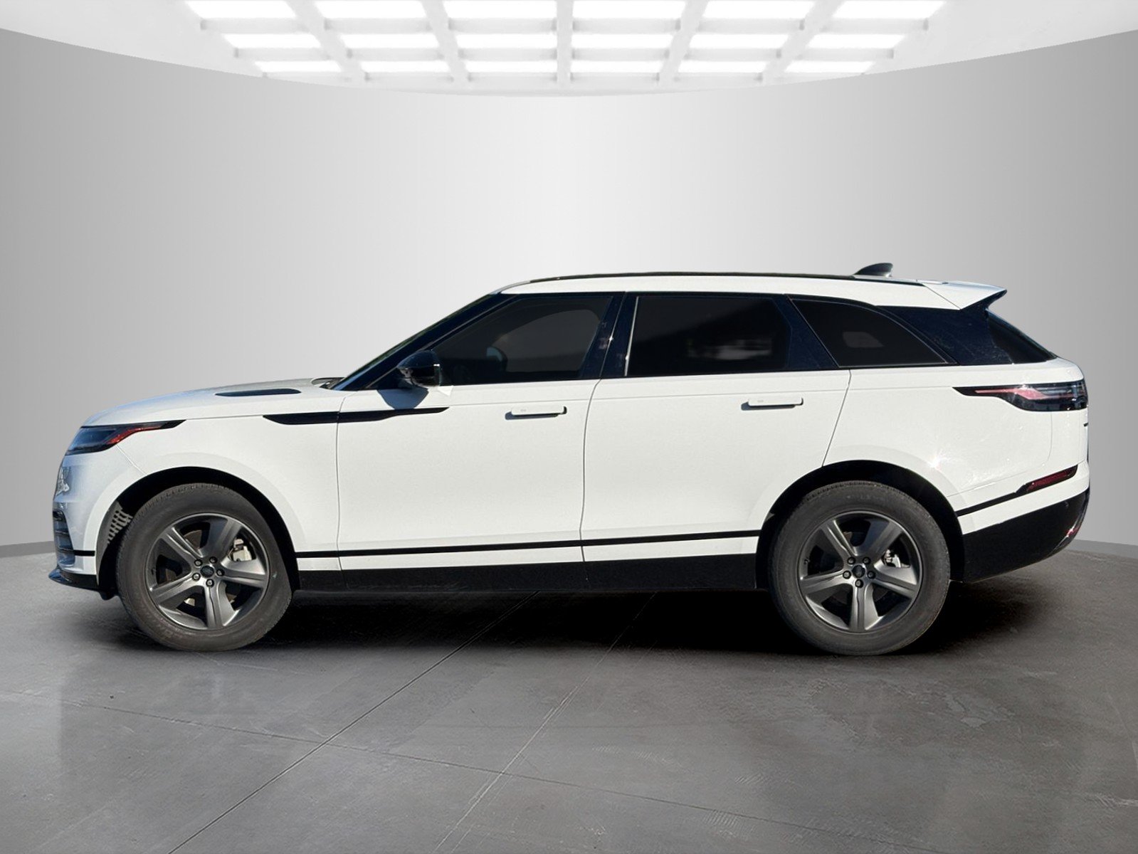Used 2025 Fuji White Land Rover Dynamic SE image 7