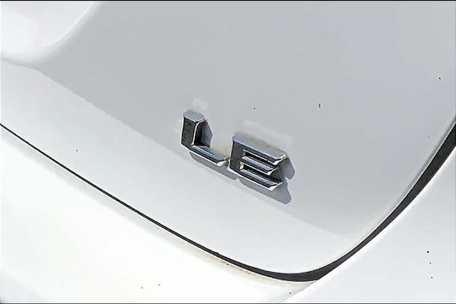 Used 2018 Super White Toyota LE image 30