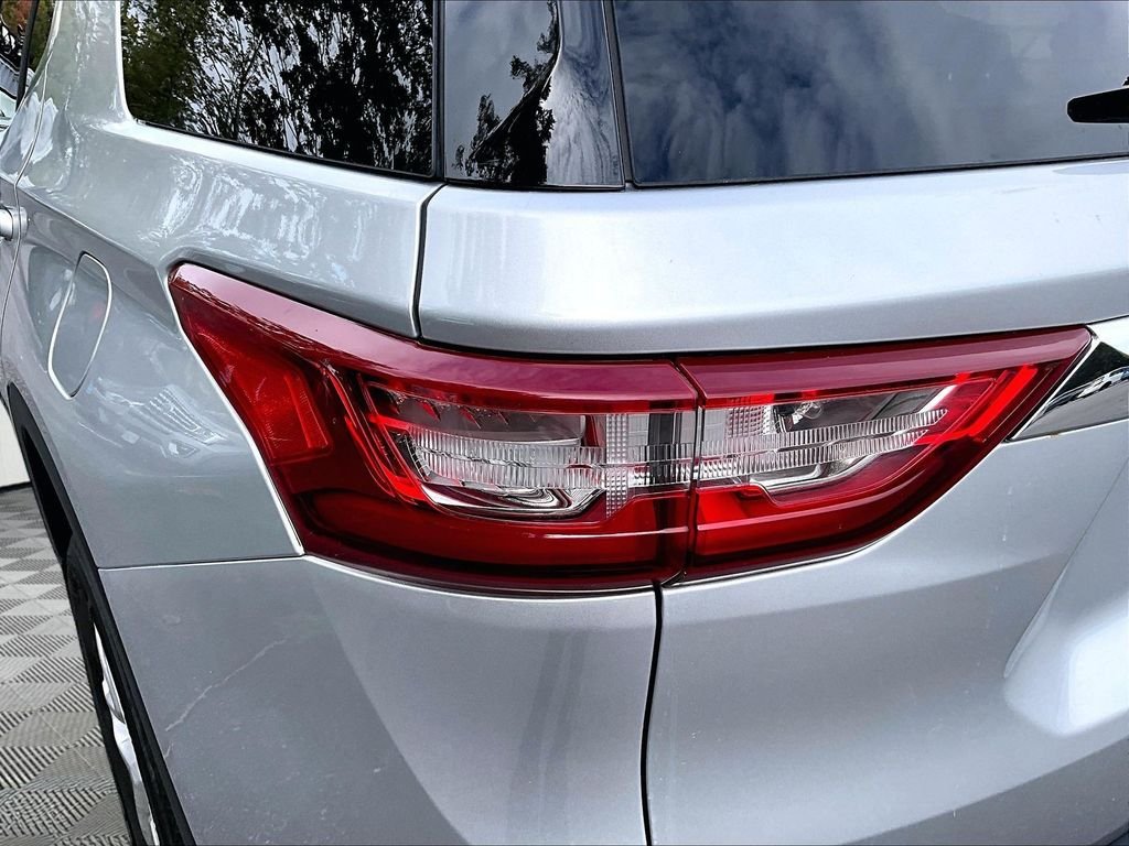 Used 2020 Silver Ice Metallic Chevrolet LT image 35