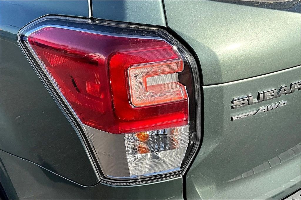 Used 2018 Green Subaru 2.5i Premium image 19