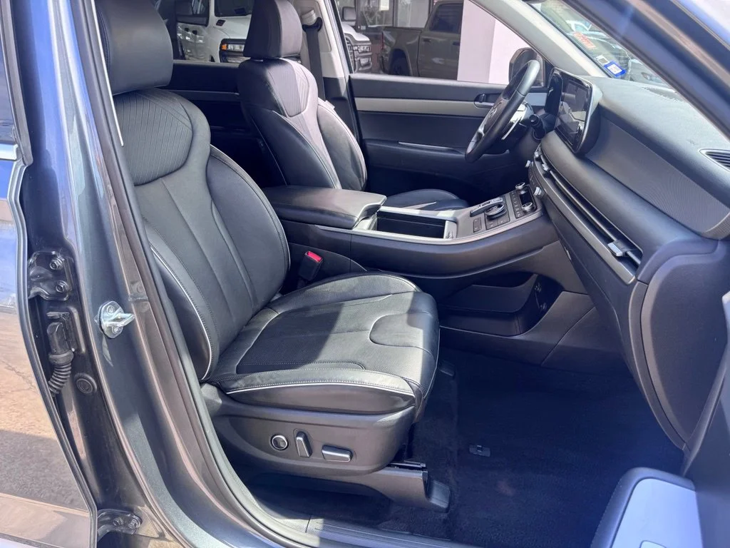 Used 2025 Gray Hyundai SEL image 24