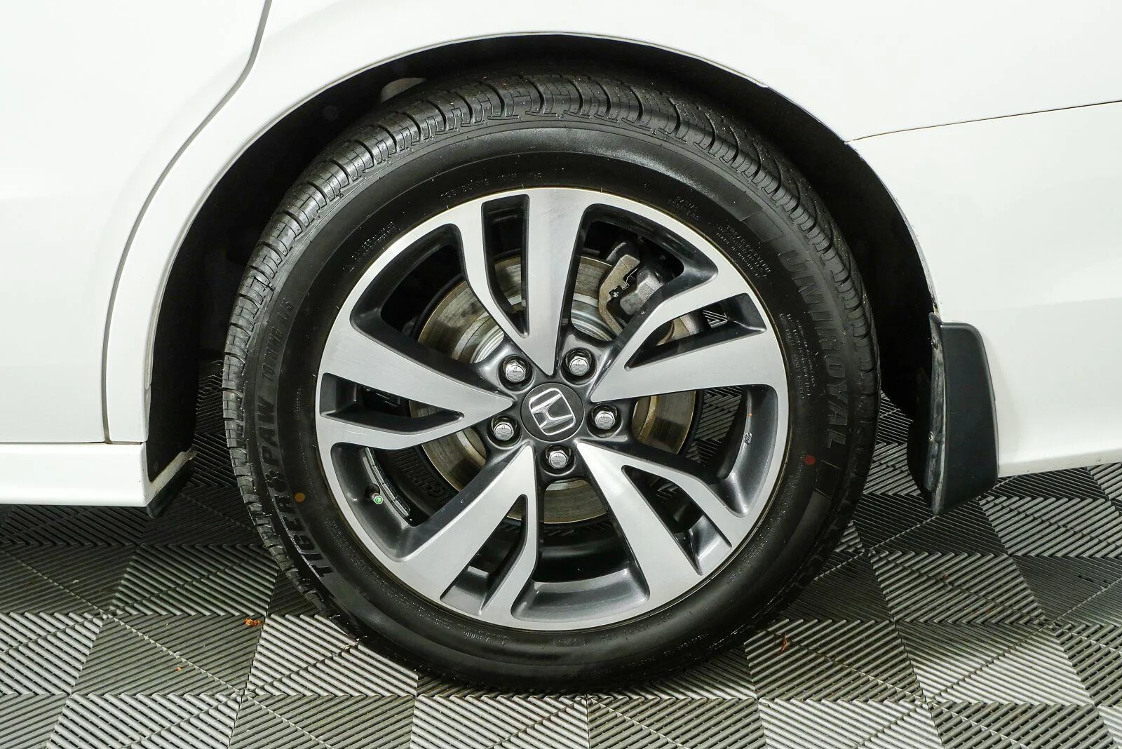 Used 2024 Platinum White Pearl Honda Touring image 40
