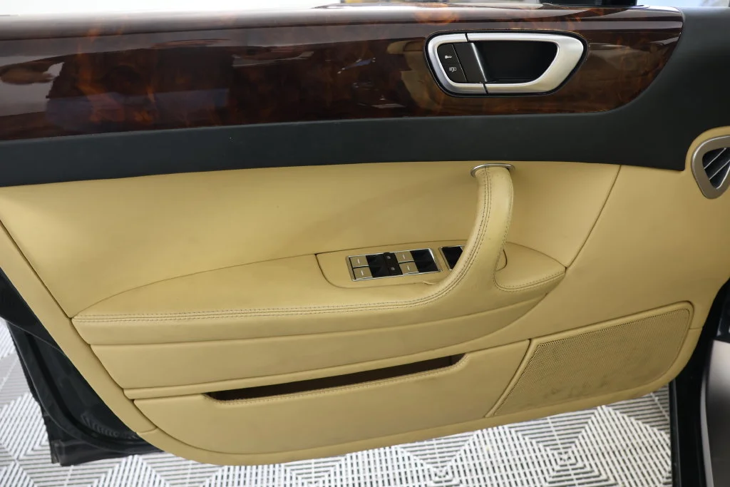 Used 2008  Bentley  image 24