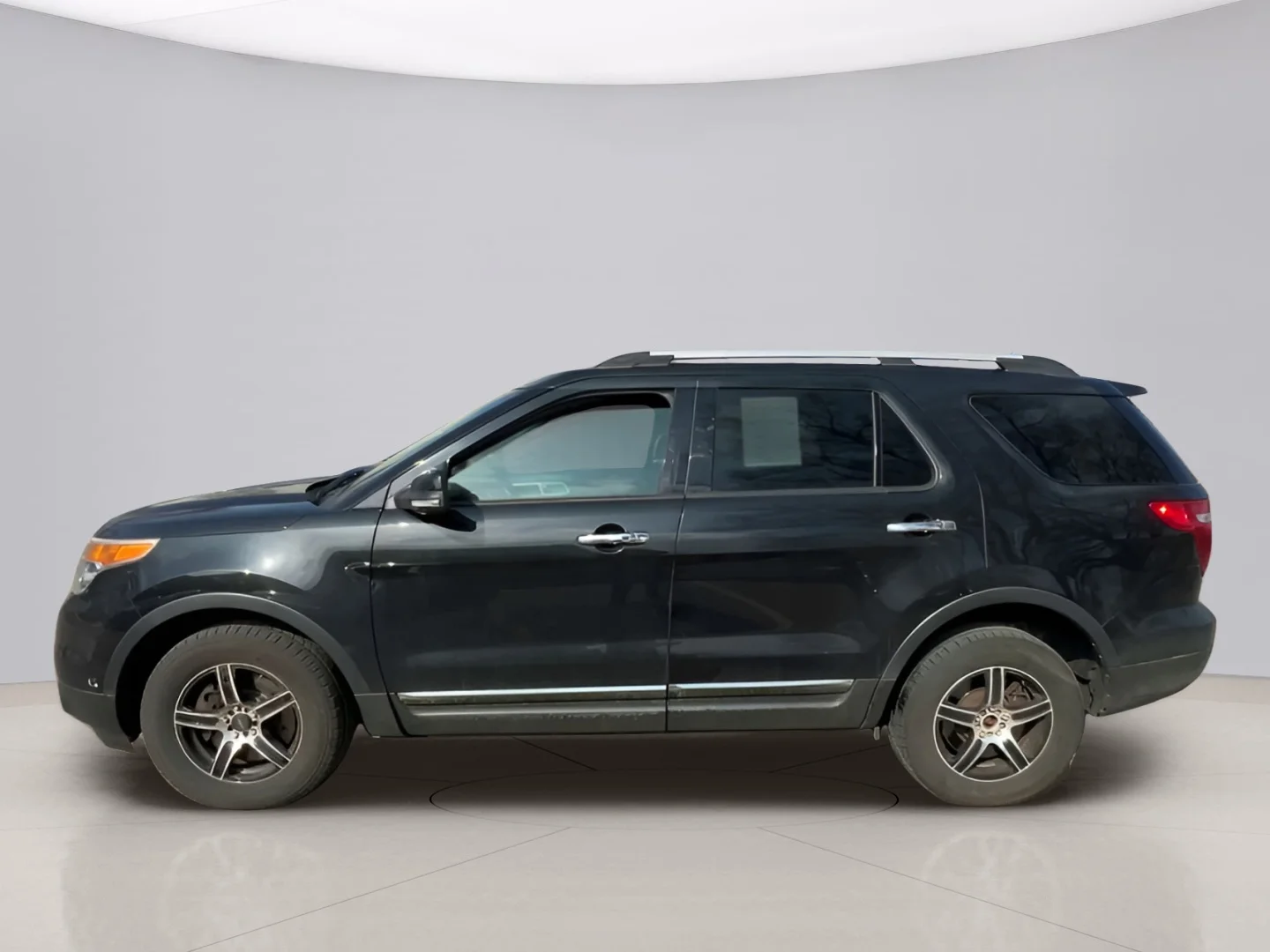 Used 2013 Black Ford LIMITED image 5