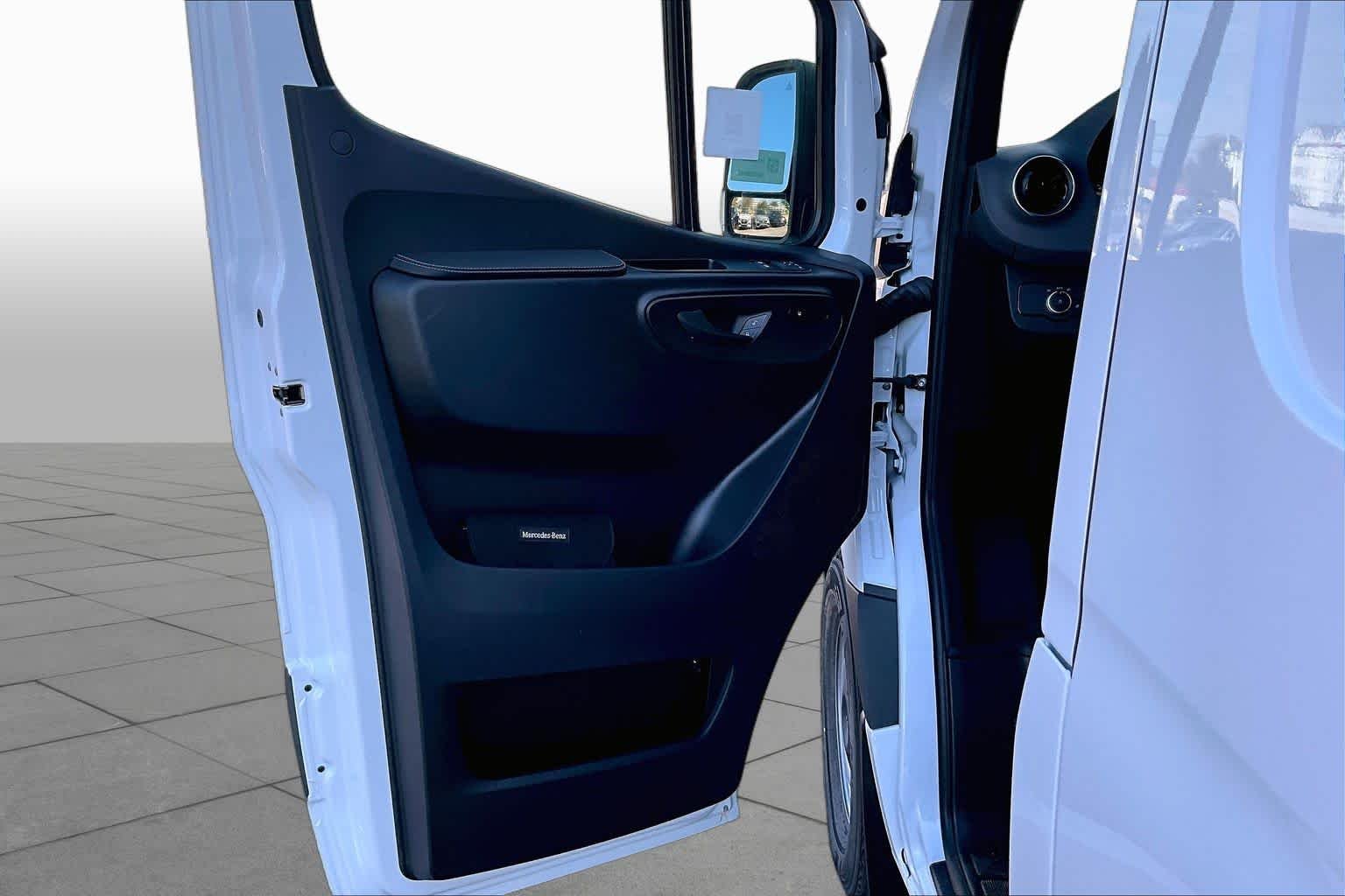 New 2026 Arctic+White Mercedes-Benz  image 10