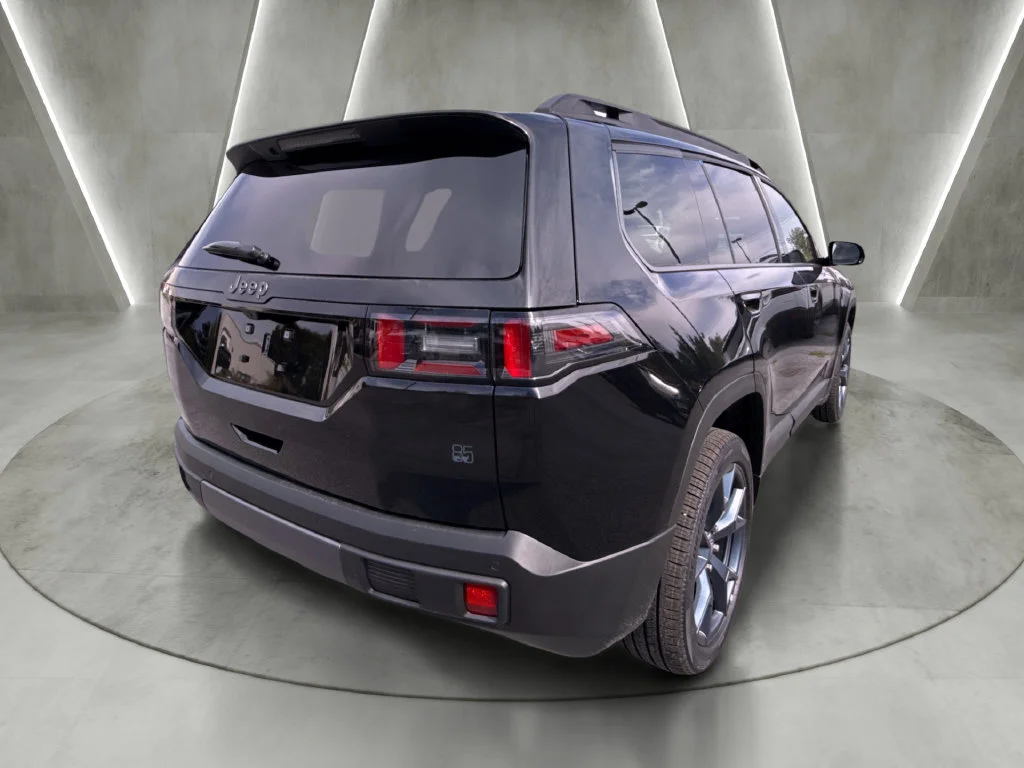 New 2026 Diamond Black Crystal Pearl-Coat Exterior Paint Jeep  image 3