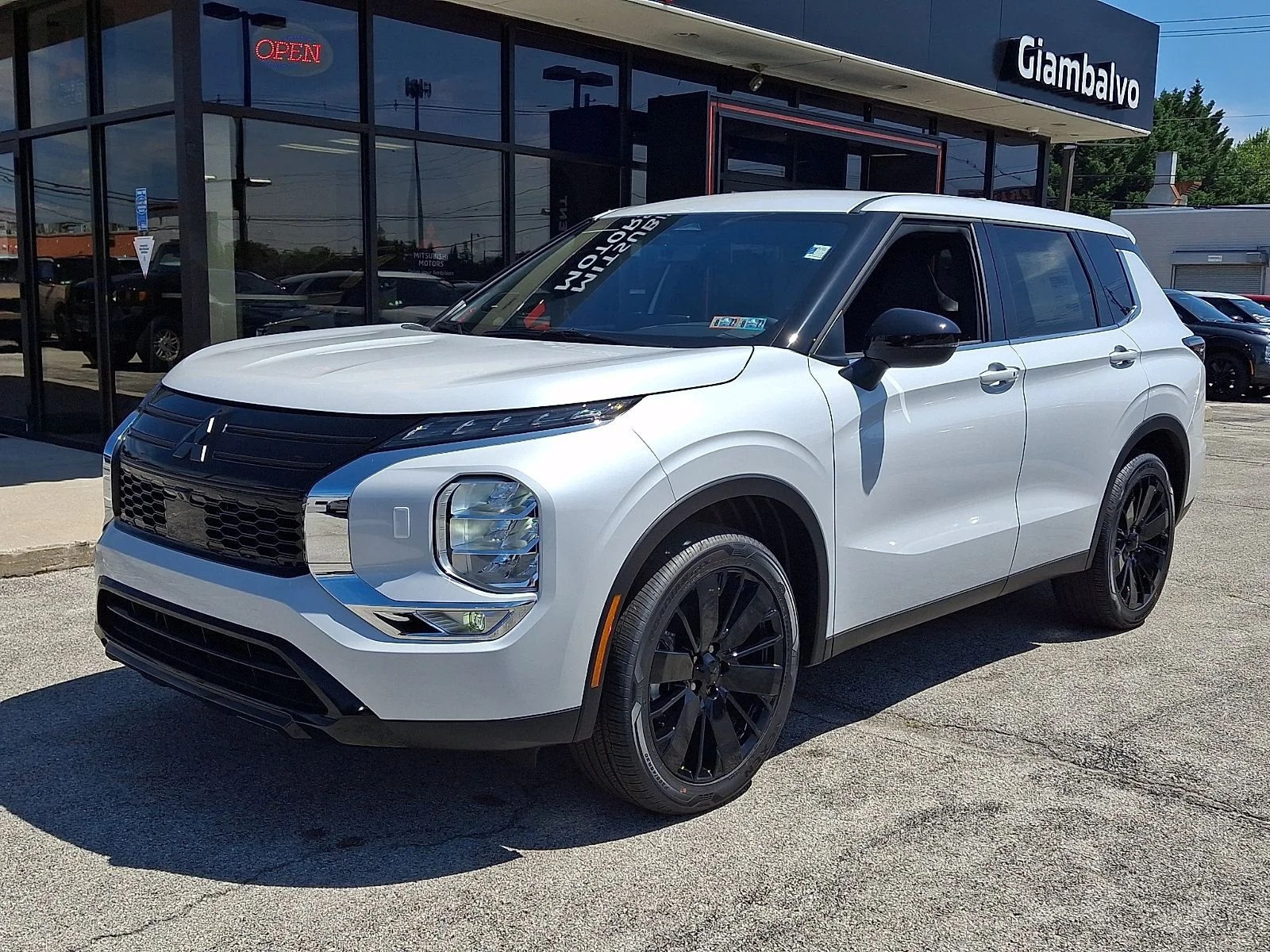 New 2026 White Mitsubishi LE image 5