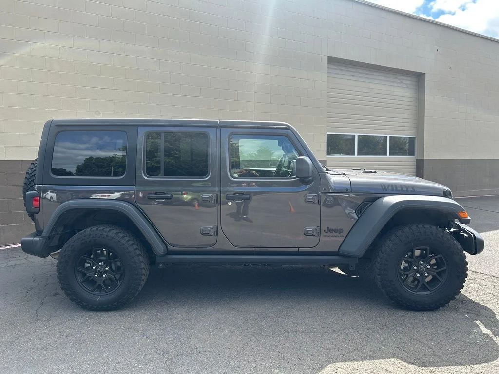 Used 2018 Crystal Metallic Jeep Unlimited Rubicon image 3