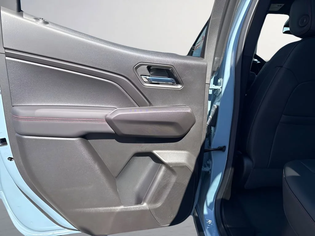 Used 2026 Snowdrift Metallic Chevrolet Z71 image 28