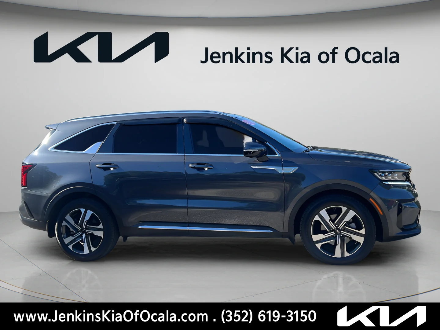 Used 2023 Platinum Graphite Kia SX Prestige image 2