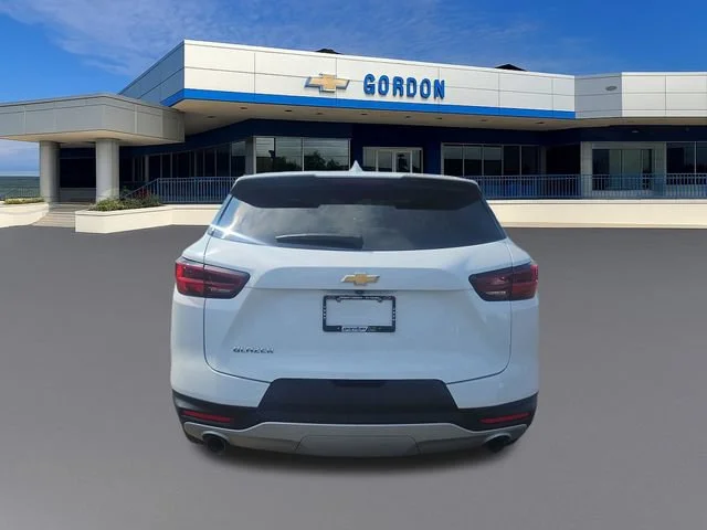 Used 2024 Summit White Chevrolet 2LT image 4