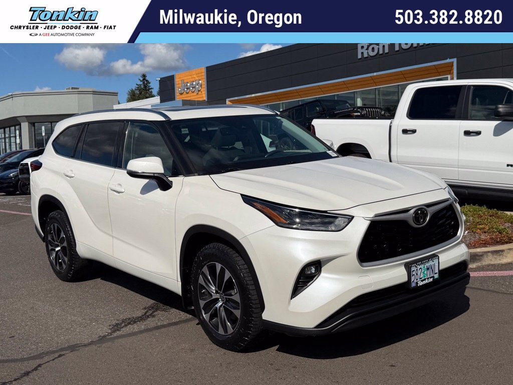 Used 2021 White Toyota XLE image 1