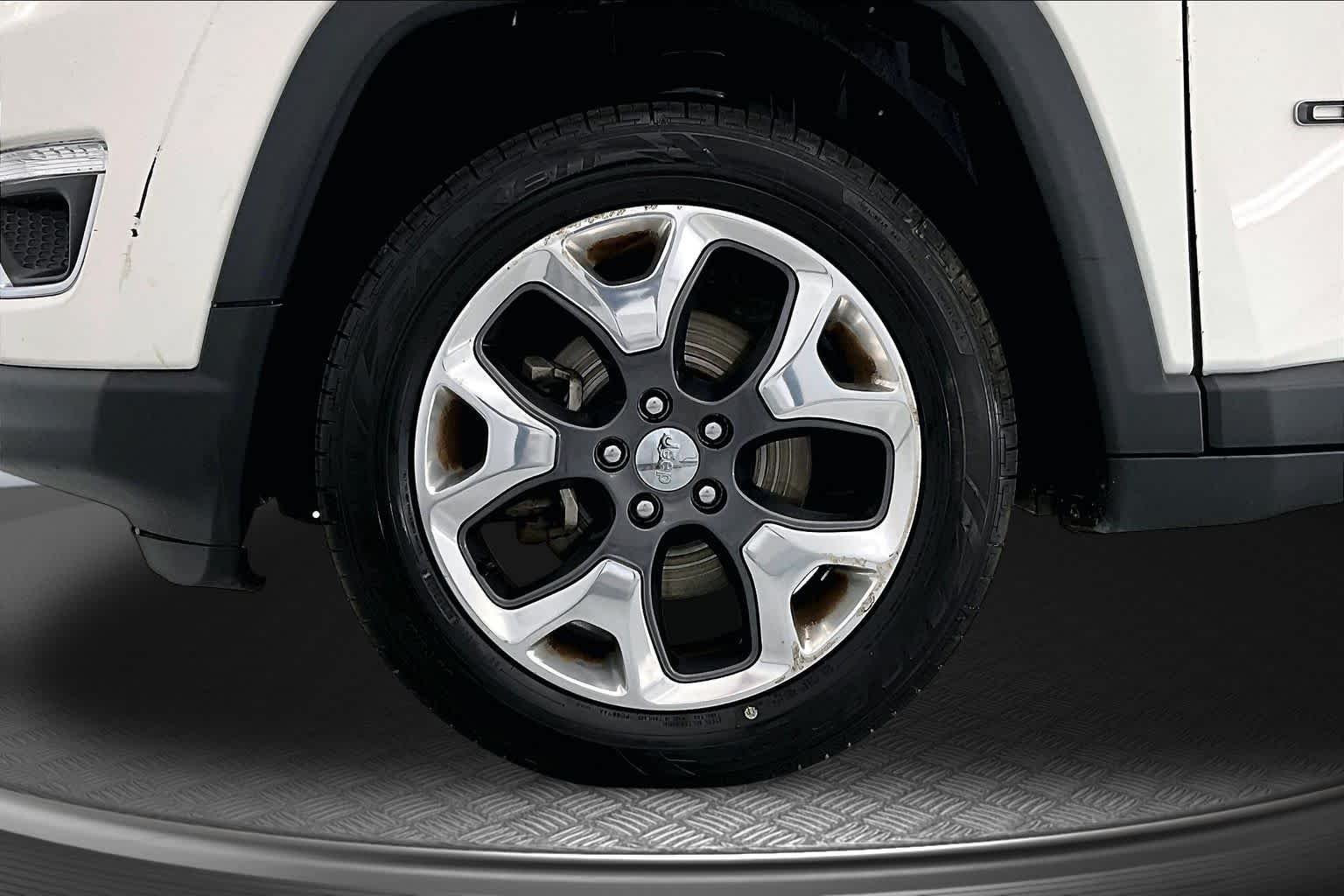 Used 2018 White Clearcoat Jeep Limited image 8