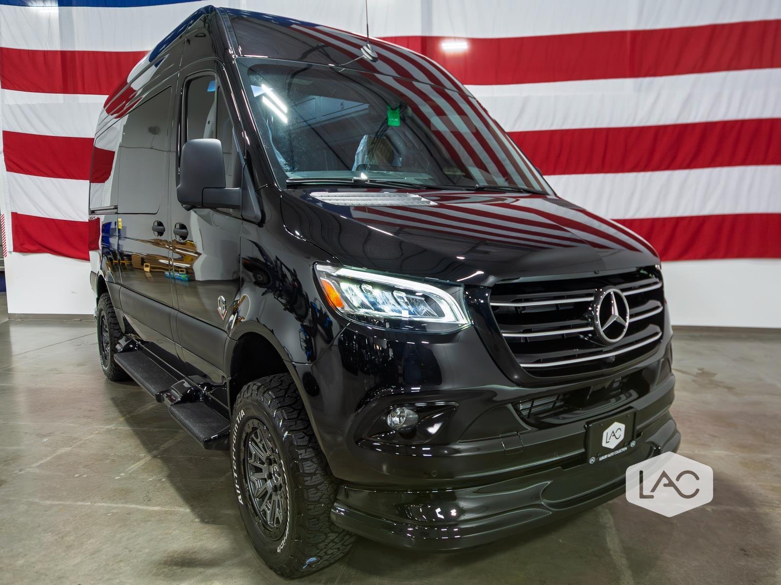 New 2026 BLACK OGV LUXURY COACH AWD 144 | ADV PKG 1.1 | PetSafe image 24