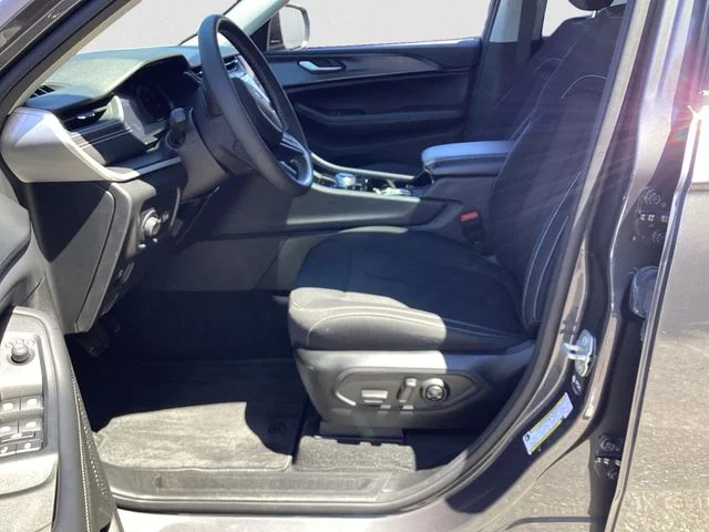 Used 2023 Baltic Gray Metallic Clearcoat Jeep Laredo X image 9