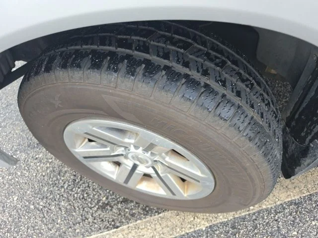 Used 2009 Silver Nissan SE image 11