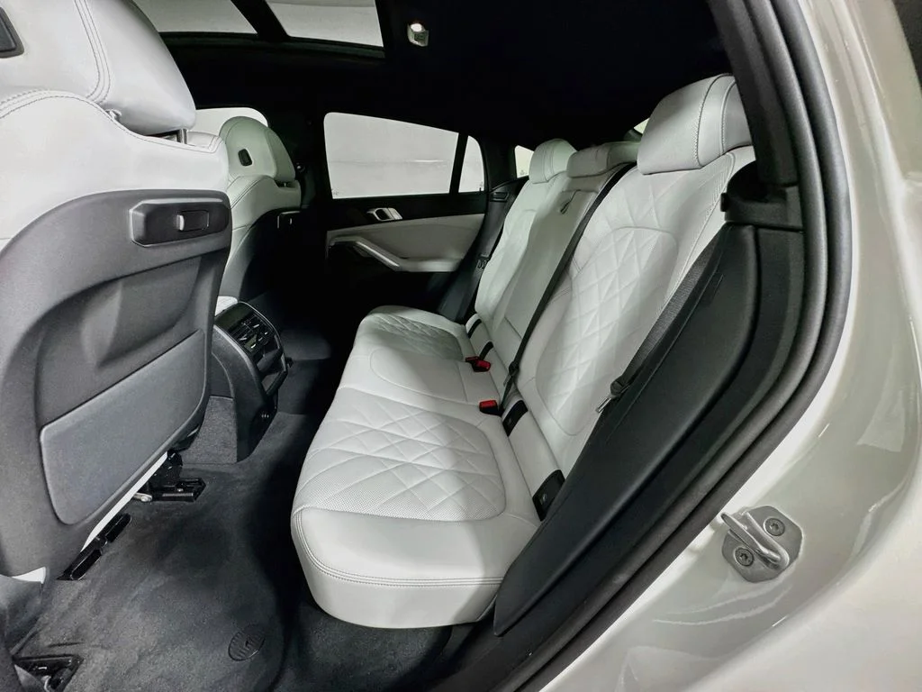 Used 2026 White BMW xDrive40i image 32