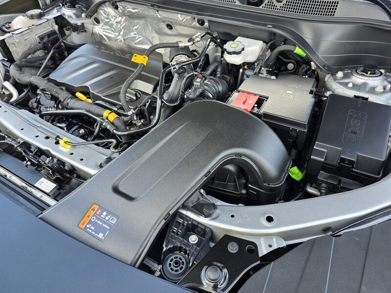 Used 2025 Sterling Gray Metallic CHEVROLET FWD 4DR ACTIV image 21