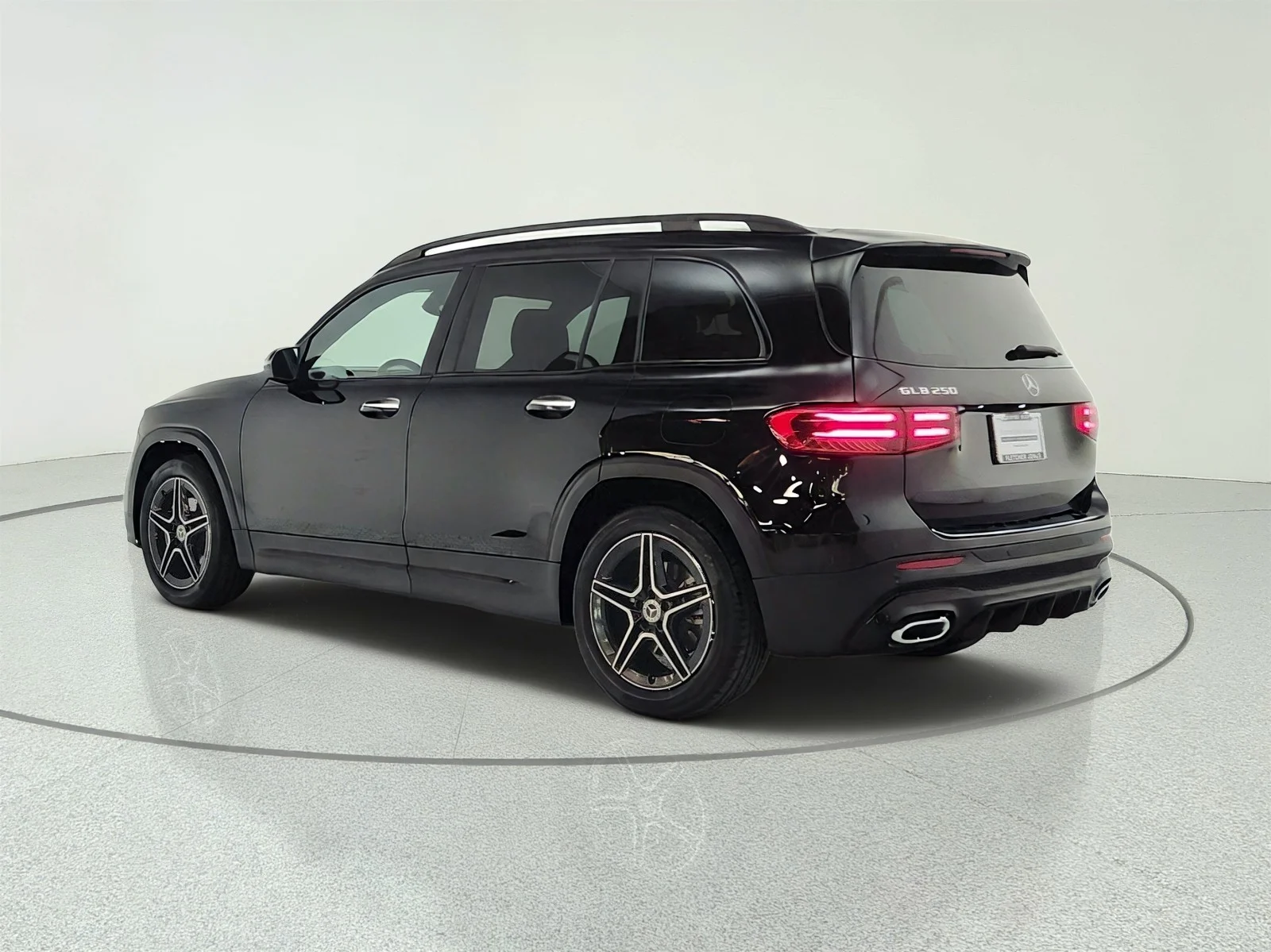 Used 2024 Night Black Mercedes-Benz GLB 250 SUV image 7