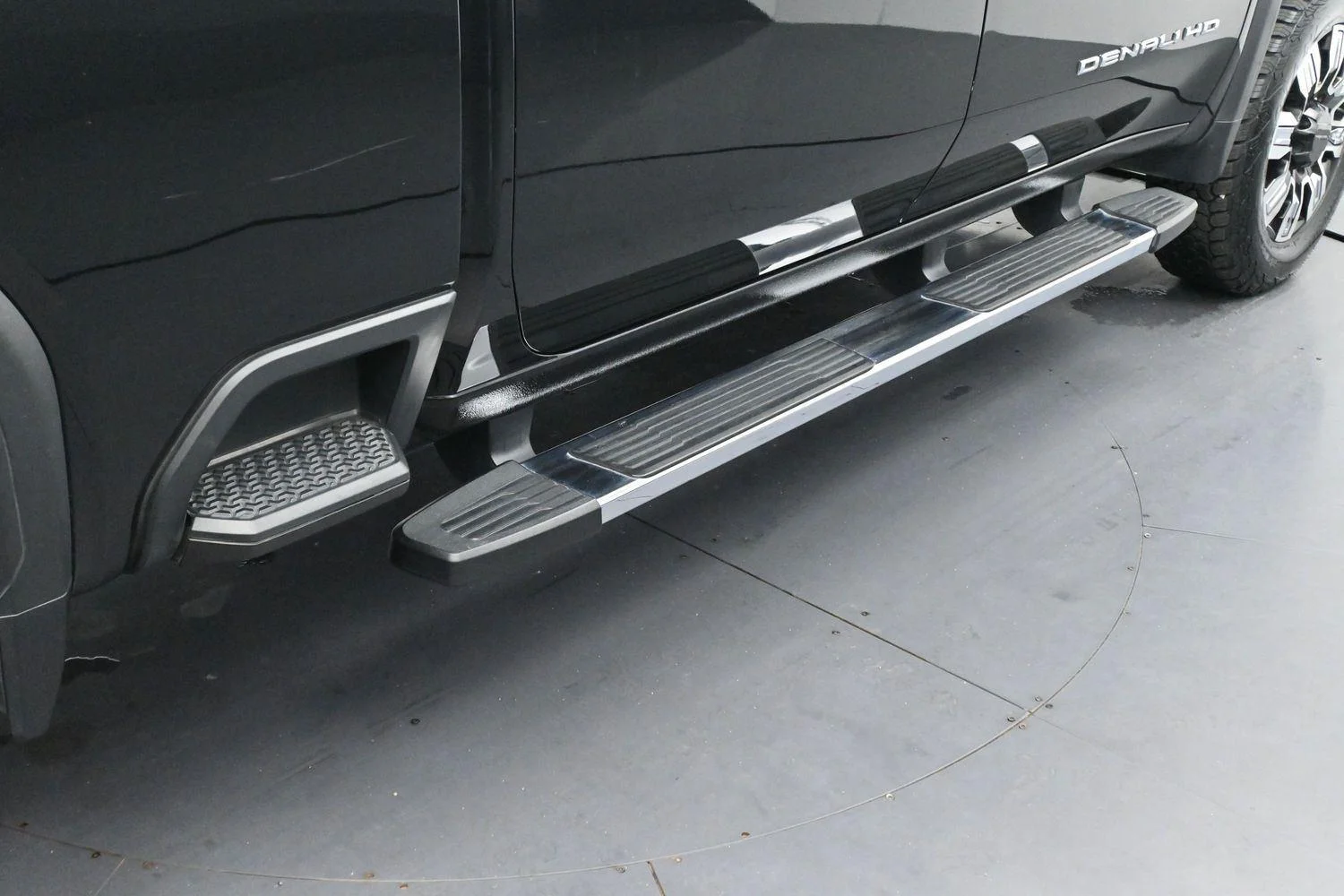 Used 2024 Onyx Black GMC Denali image 9