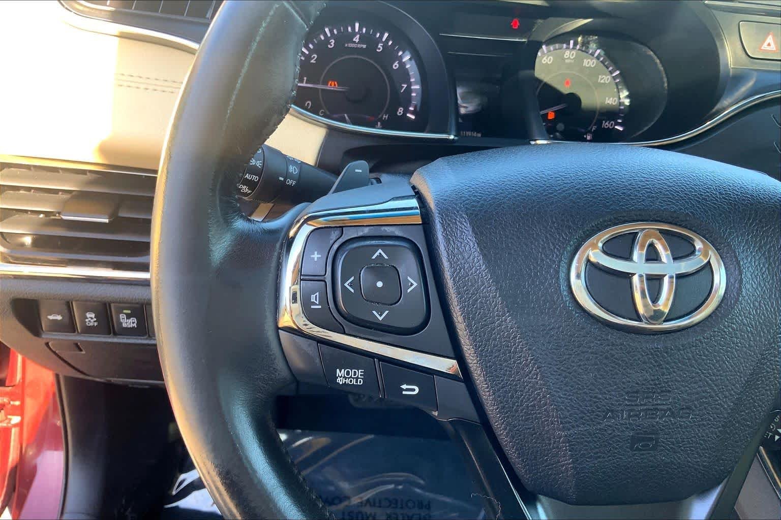 Used 2015 Ooh La La Rouge Mica Toyota XLE Touring image 46