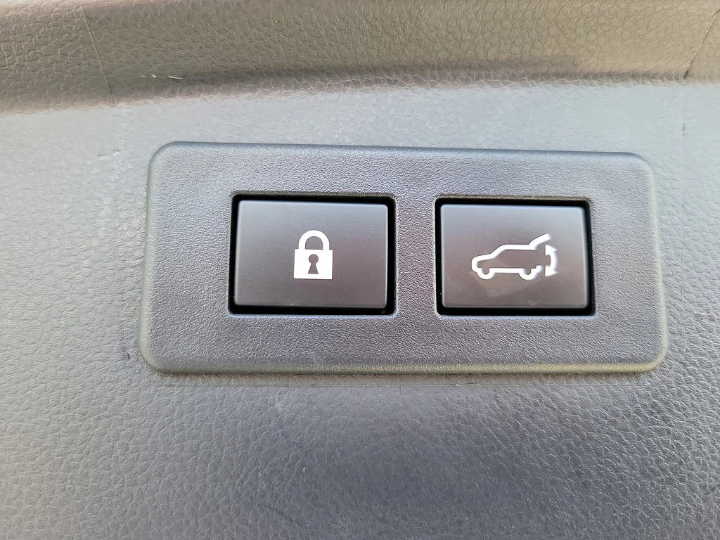 Used 2024 GREEN Subaru Limited image 7