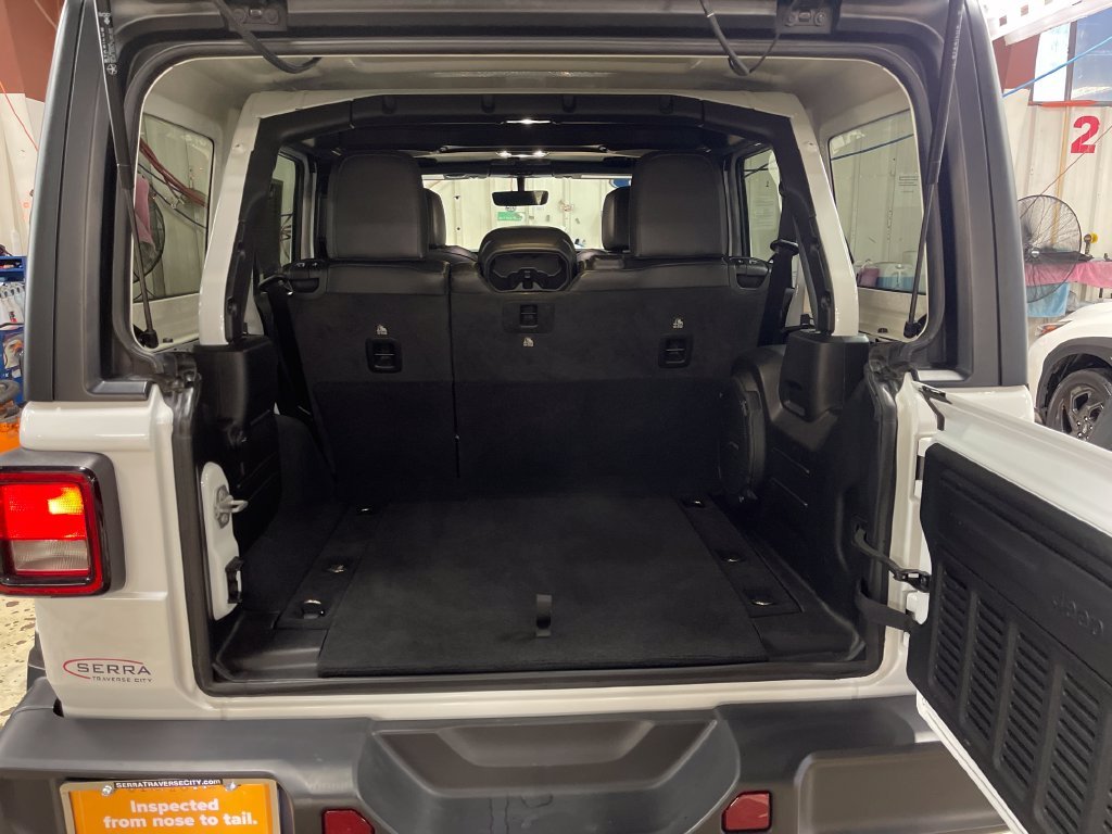 Used 2023 White Jeep Sahara image 26